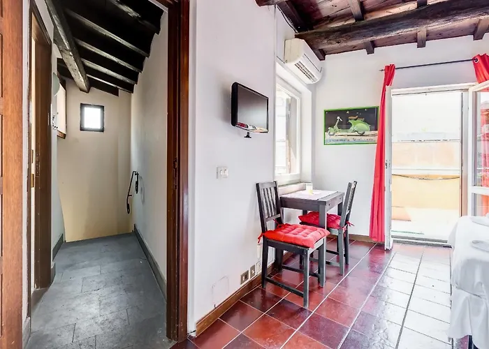 Romantic House With Terrace דירה